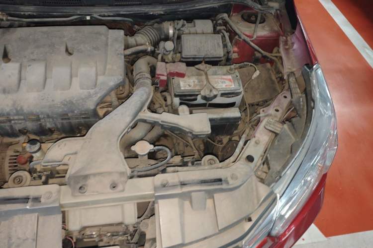 Used Venucia R50 2012 1.6L Automatic Prestige Edition Engine Bay Left