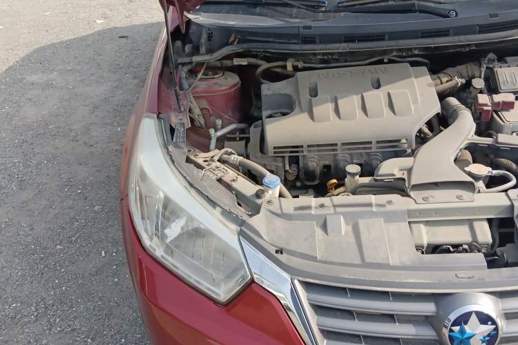 Used Venucia R50 2012 1.6L Manual Luxury Edition Engine Bay Right