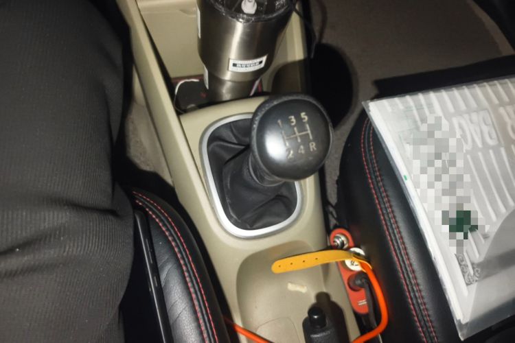 Used Venucia R50 2012 1.6L Manual Comfort Edition Gear Lever