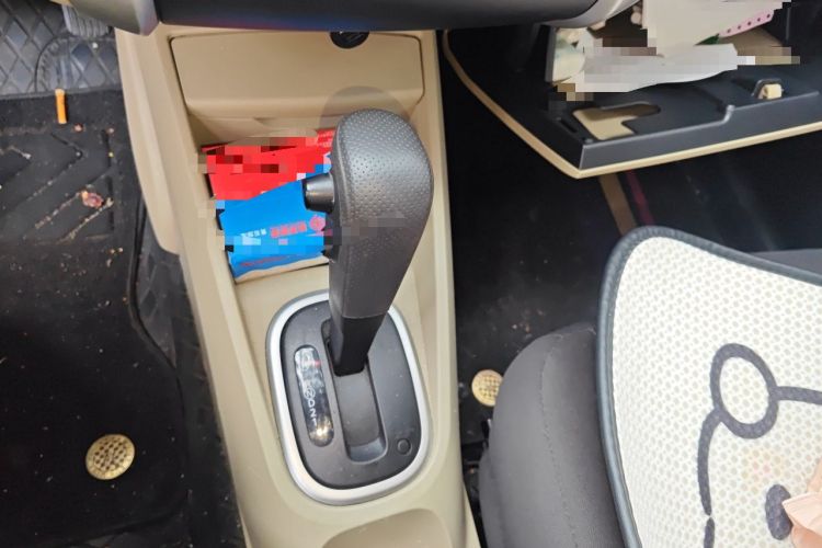 Used Venucia R50 2012 1.6L Automatic Comfort Edition Gear Lever