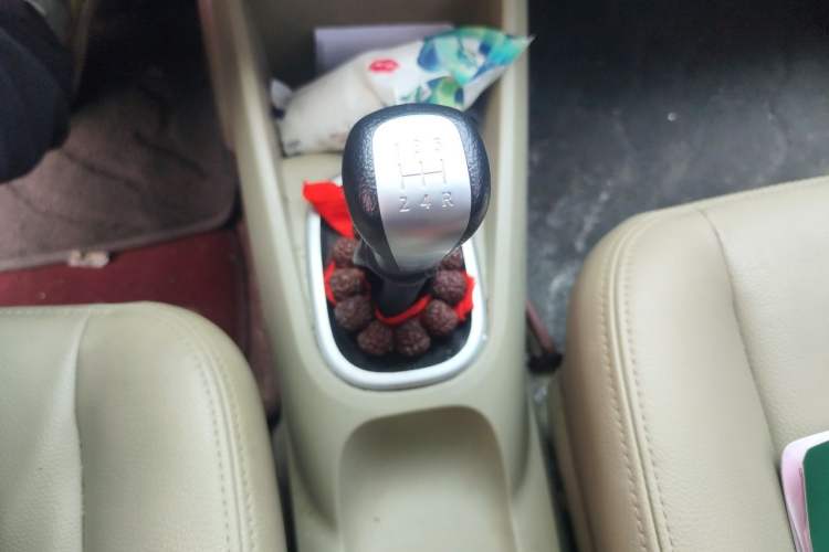 Used Venucia R50 2012 1.6L Manual Luxury Edition Gear Lever