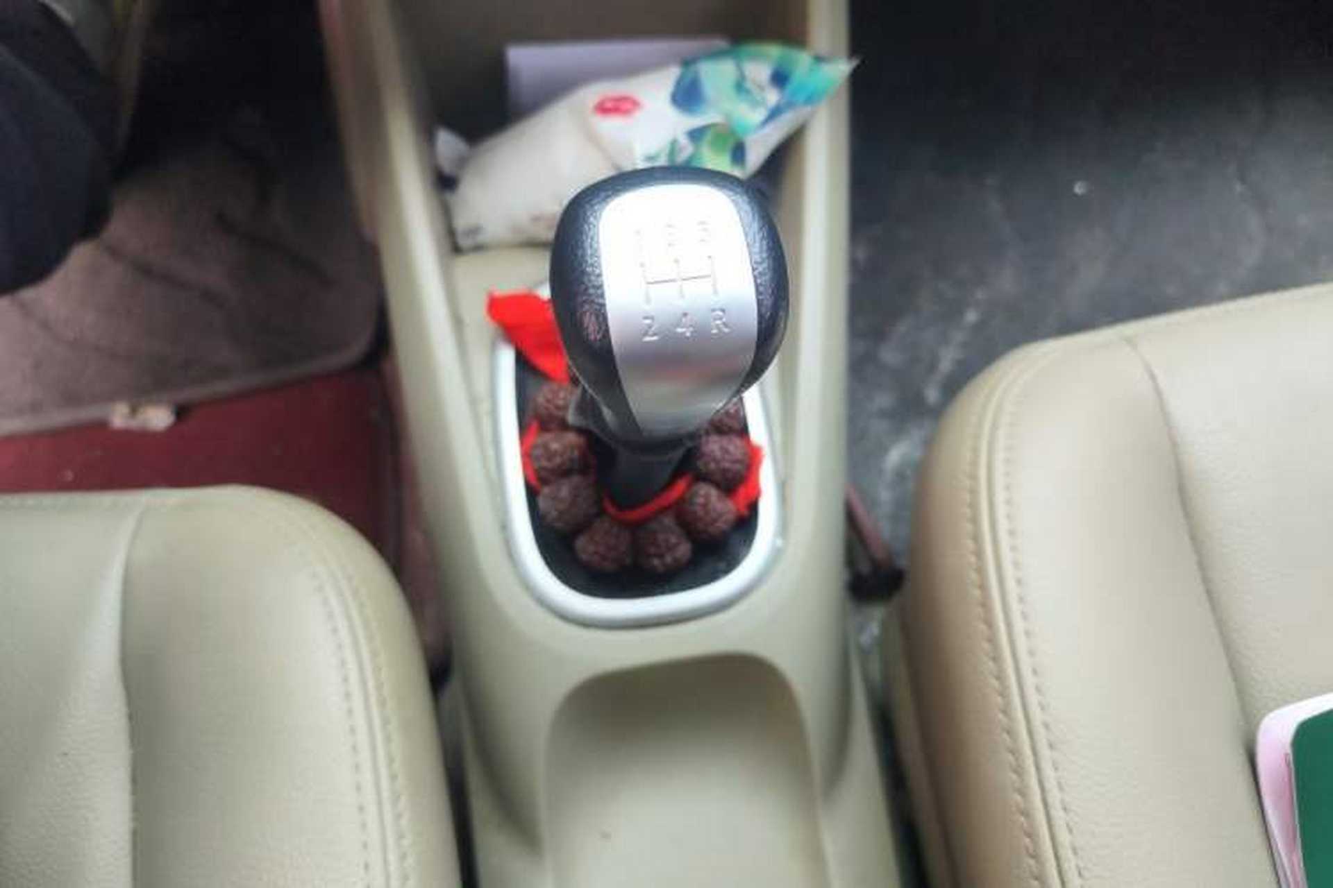 Used Venucia R50 2012 1.6L Manual Luxury Edition Gear Lever
