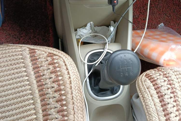 Used Venucia R50 2012 1.6L Manual Comfort Edition Gear Lever