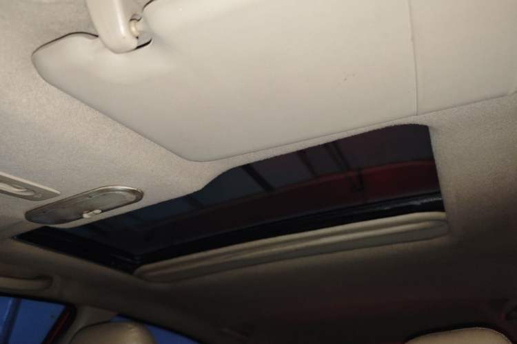 Used Venucia R50 2012 1.6L Automatic Prestige Edition Headliner