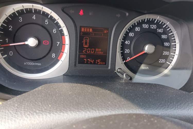 Used Venucia R50 2012 1.6L Manual Luxury Edition Odometer Close Up