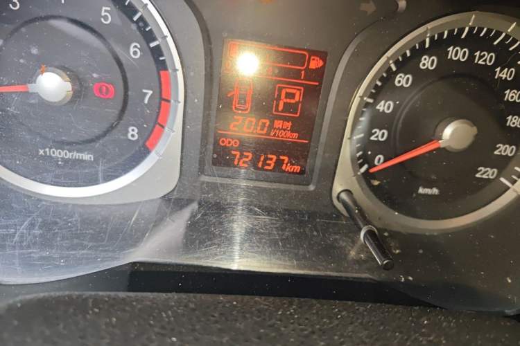Used Venucia R50 2012 1.6L Automatic Comfort Edition Odometer Close Up