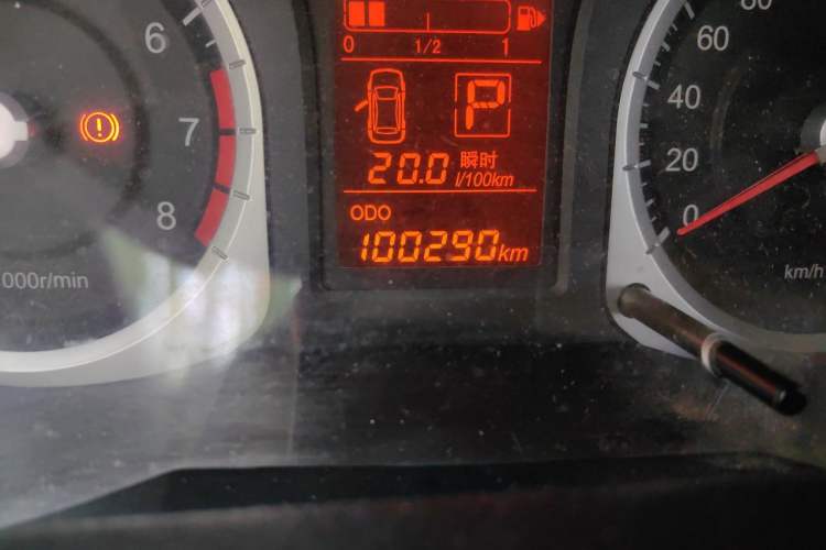 Used Venucia R50 2012 1.6L Automatic Comfort Edition Odometer Close Up