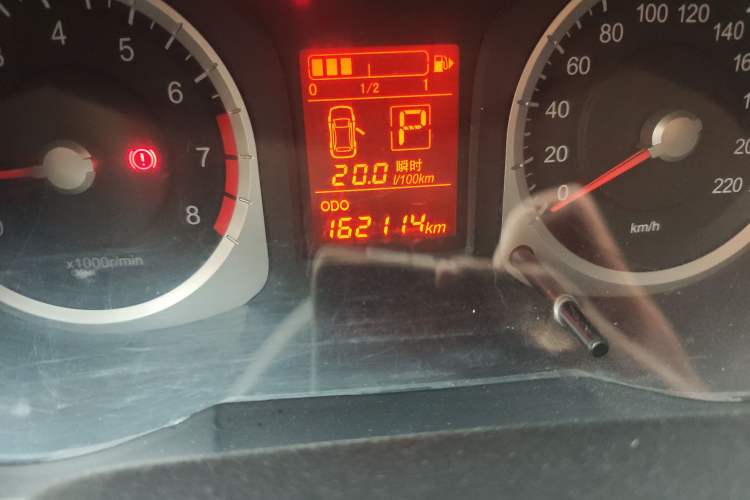 Used Venucia R50 2012 1.6L Automatic Prestige Edition Odometer Close Up
