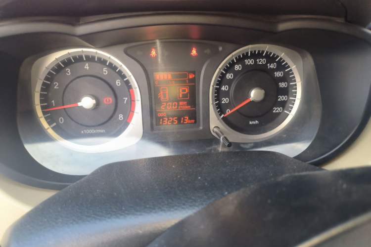 Used Venucia R50 2012 1.6L Automatic Comfort Edition Odometer Close Up