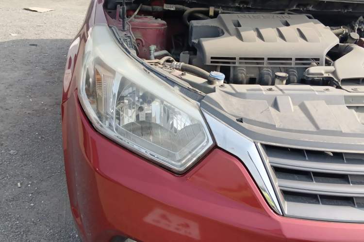 Used Venucia R50 2012 1.6L Manual Luxury Edition Right Front Headlight