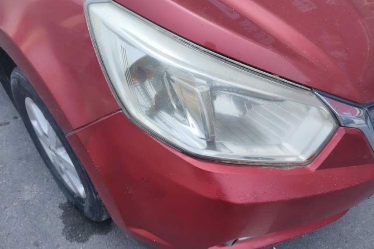 Used Venucia R50 2012 1.6L Manual Luxury Edition Right Front Headlight
