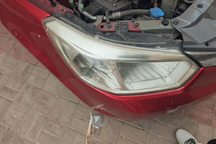 Used Venucia R50 2012 1.6L Automatic Prestige Edition Right Front Headlight