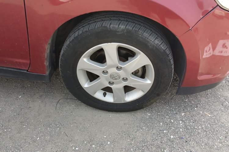 Used Venucia R50 2012 1.6L Manual Luxury Edition Right Front Wheel Hub