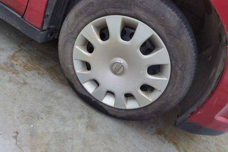 Used Venucia R50 2012 1.6L Manual Comfort Edition Right Front Wheel Hub
