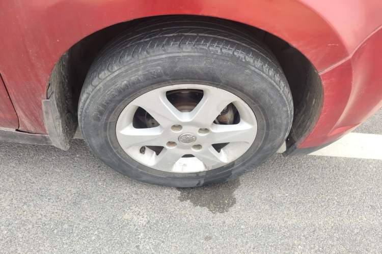 Used Venucia R50 2012 1.6L Manual Luxury Edition Right Front Wheel Hub