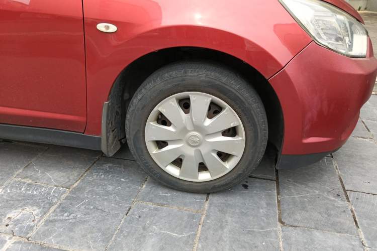 Used Venucia R50 2012 1.6L Manual Comfort Edition Right Front Wheel Hub
