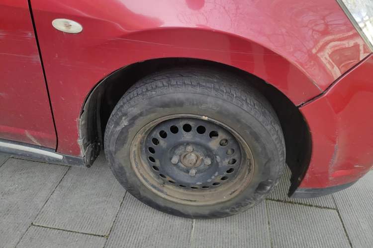 Used Venucia R50 2012 1.6L Manual Comfort Edition Right Front Wheel Hub