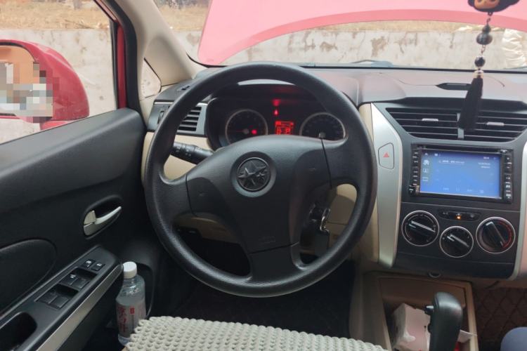 Used Venucia R50 2012 1.6L Automatic Prestige Edition Steering Wheel