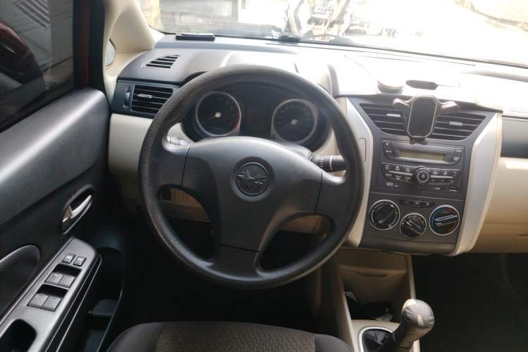 Used Venucia R50 2012 1.6L Manual Comfort Edition Steering Wheel