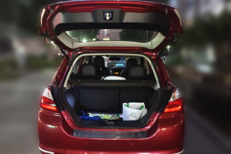 Used Venucia R50 2012 1.6L Manual Comfort Edition Trunk