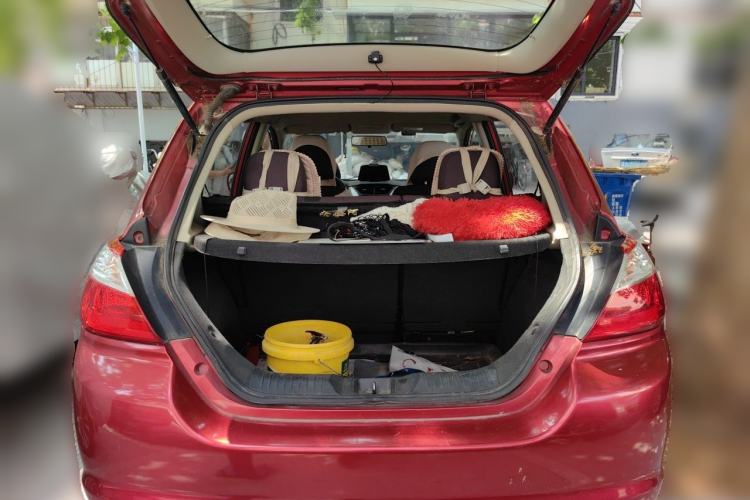 Used Venucia R50 2012 1.6L Automatic Comfort Edition Trunk