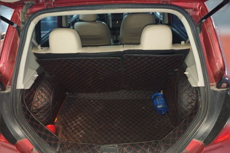 Used Venucia R50 2012 1.6L Automatic Prestige Edition Trunk