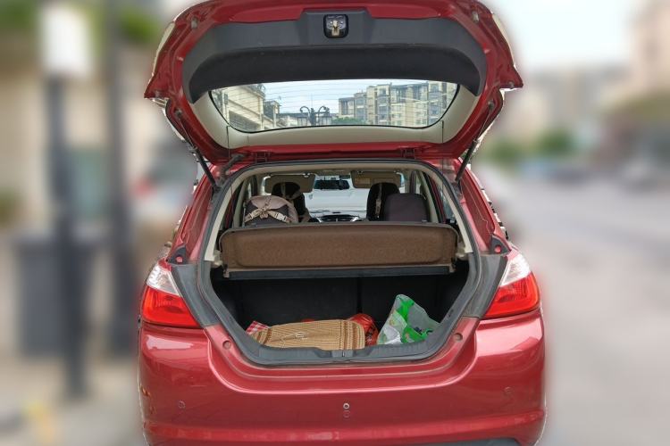 Used Venucia R50 2012 1.6L Manual Comfort Edition Trunk