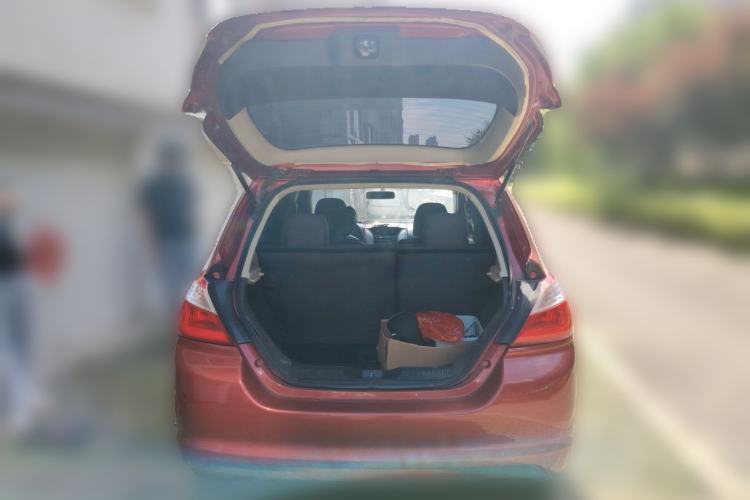 Used Venucia R50 2012 1.6L Manual Comfort Edition Trunk