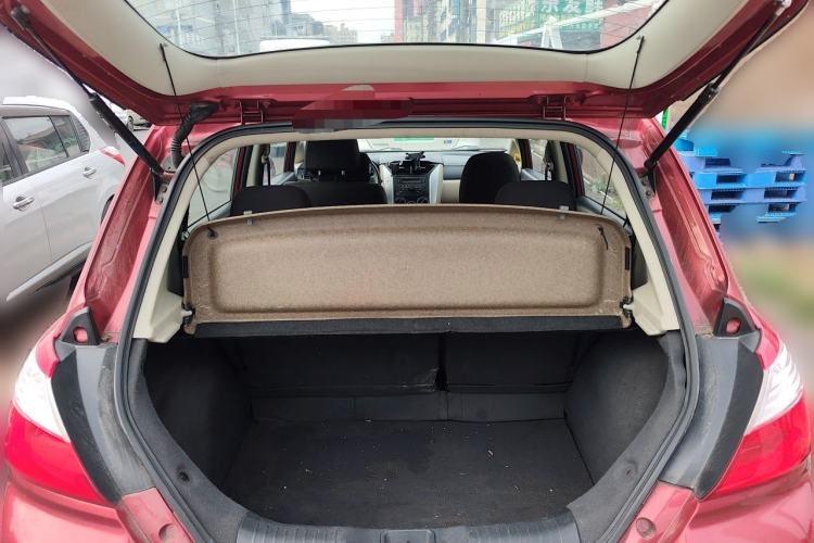 Used Venucia R50 2012 1.6L Manual Comfort Edition Trunk