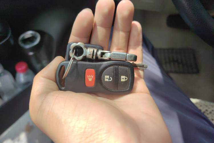 Used Venucia R50 2012 1.6L Automatic Comfort Edition Vehicle Key