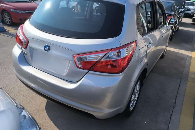 Used Venucia R50 2012 1.6L Manual Comfort Edition Exterior 3