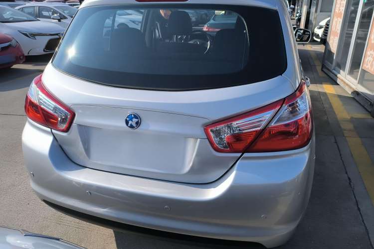 Used Venucia R50 2012 1.6L Manual Comfort Edition Exterior 4