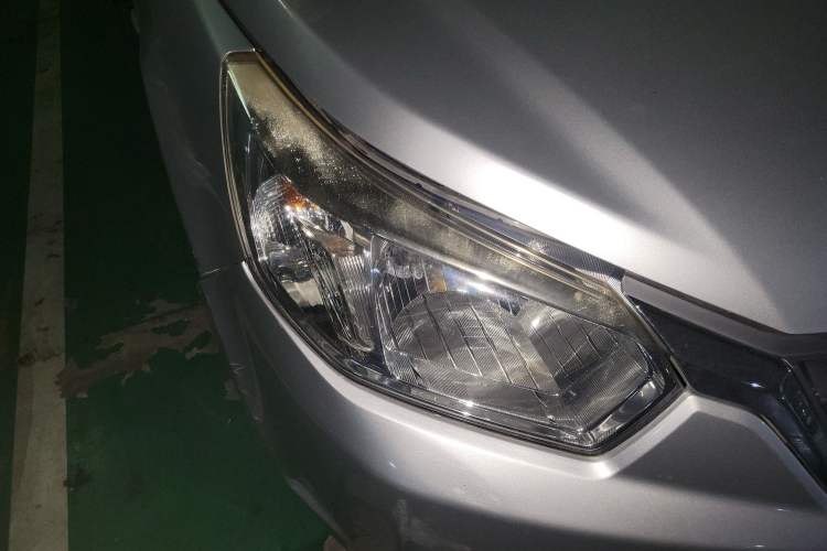 Used Venucia R50 2012 1.6L Automatic Prestige Edition Exterior 6
