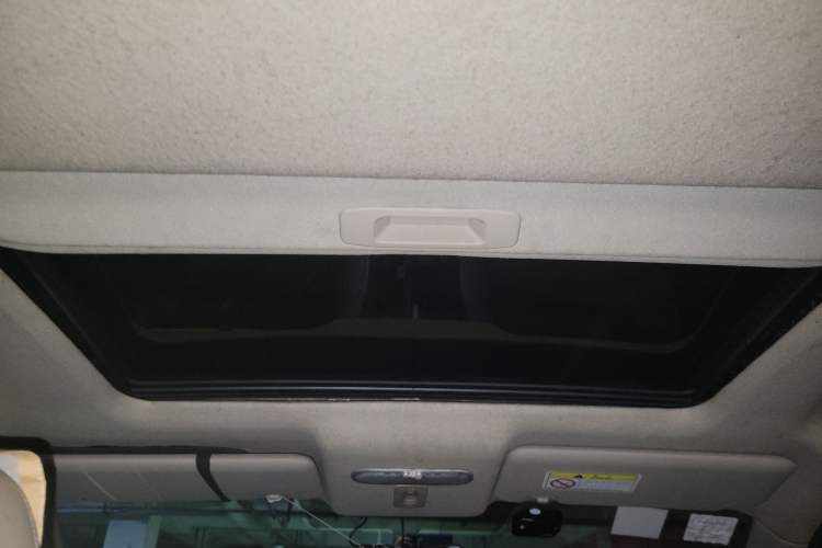 Used Venucia R50 2012 1.6L Automatic Prestige Edition Headliner