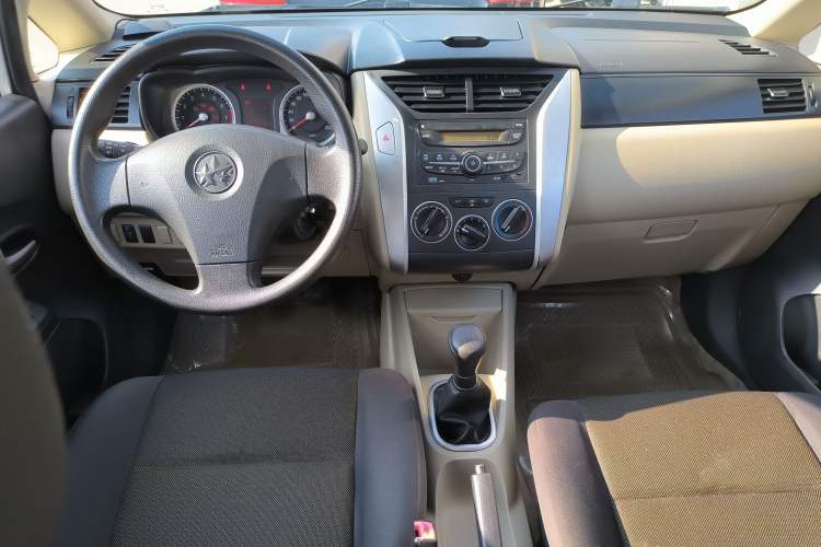 Used Venucia R50 2012 1.6L Manual Comfort Edition Interior 3