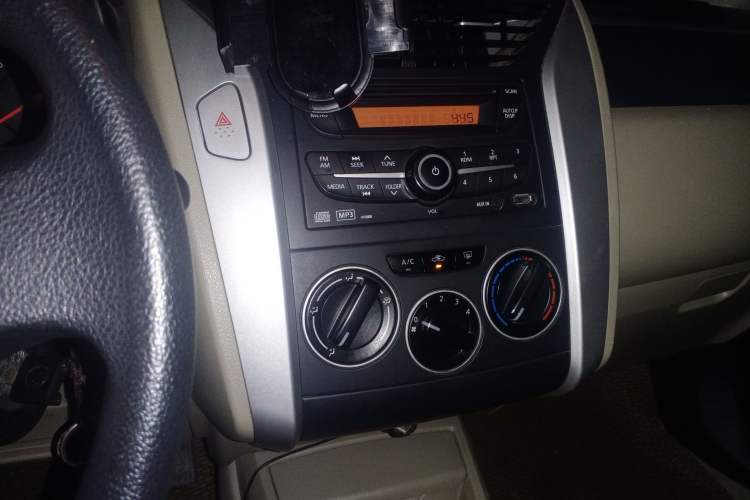 Used Venucia R50 2012 1.6L Manual Luxury Edition Audio And AC Panel