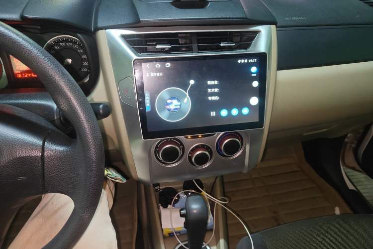 Used Venucia R50 2012 1.6L Automatic Comfort Edition Audio And AC Panel