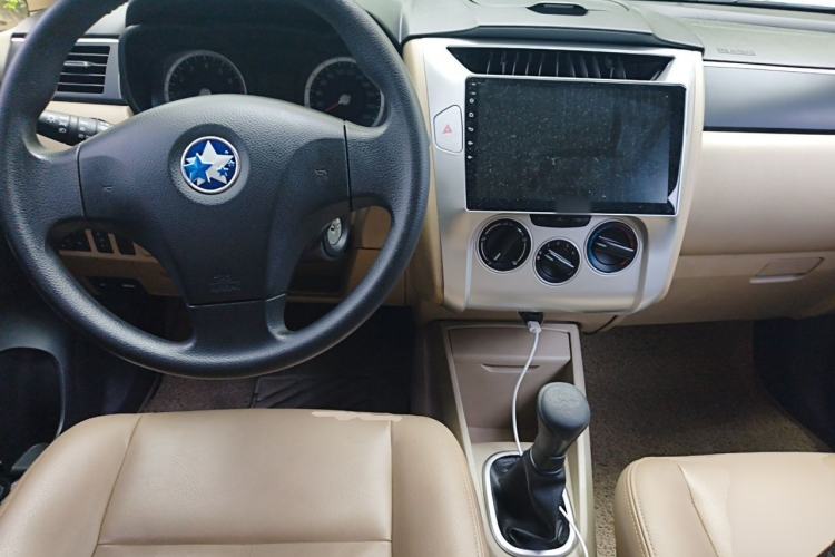 Used Venucia R50 2012 1.6L Manual Luxury Edition Center Console