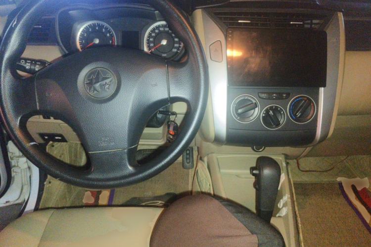 Used Venucia R50 2012 1.6L Automatic Prestige Edition Center Console