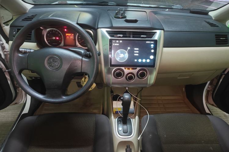 Used Venucia R50 2012 1.6L Automatic Comfort Edition Center Console