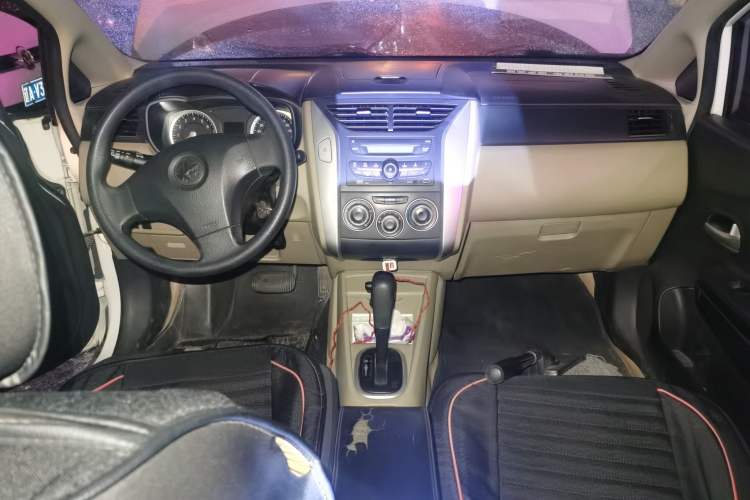 Used Venucia R50 2012 1.6L Automatic Comfort Edition Center Console