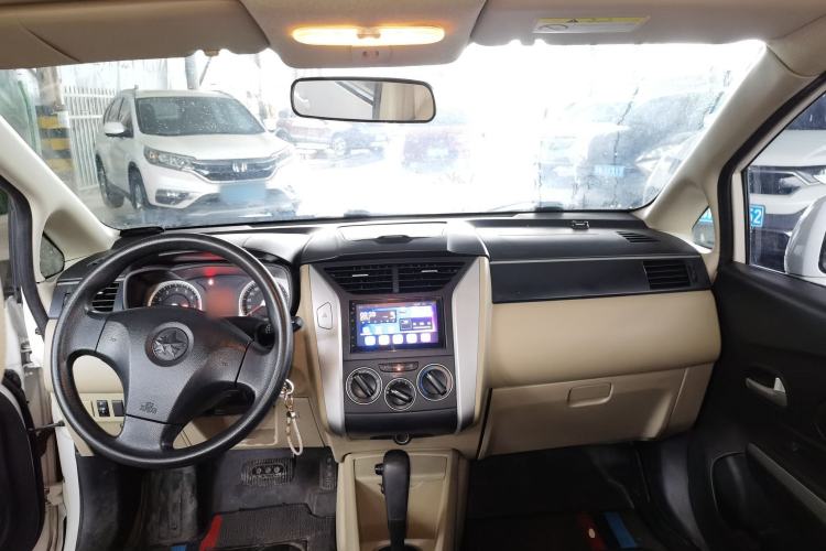 Used Venucia R50 2012 1.6L Automatic Prestige Edition Center Console