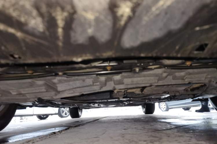 Used Venucia R50 2012 1.6L Automatic Prestige Edition Chassis Front