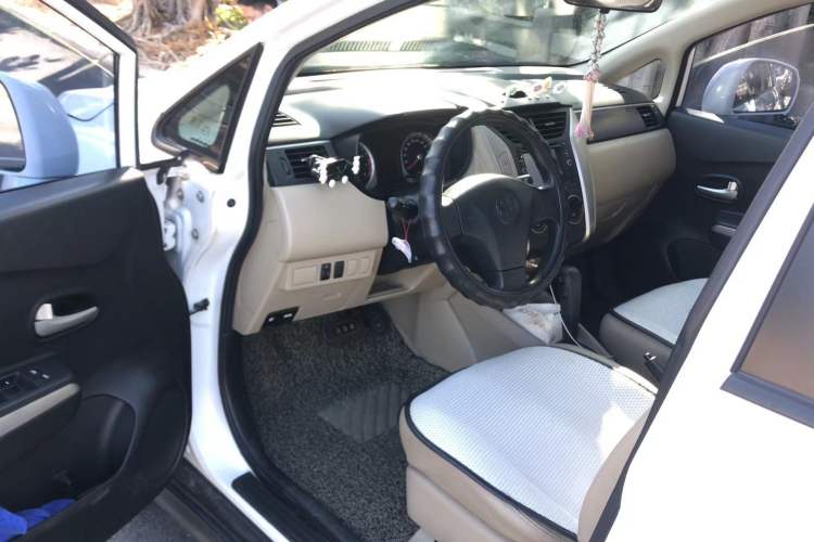 Used Venucia R50 2012 1.6L Automatic Prestige Edition Driver Seat