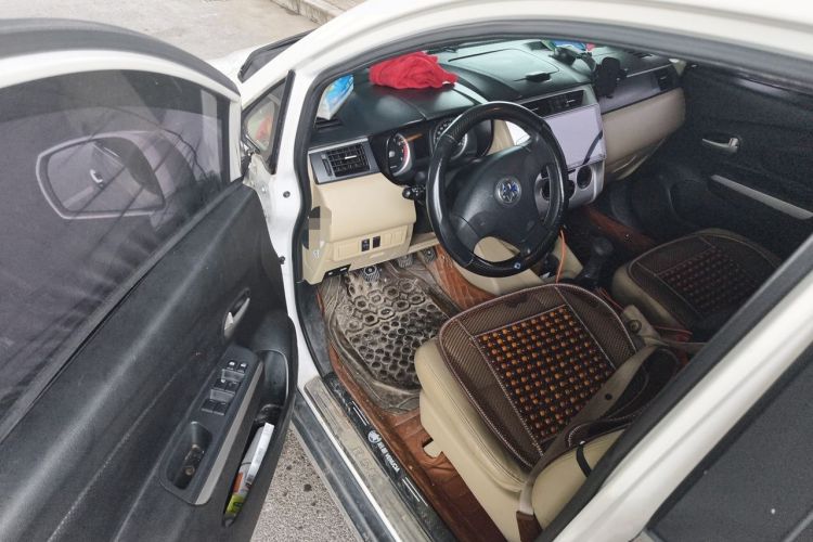Used Venucia R50 2012 1.6L Manual Luxury Edition Driver Seat