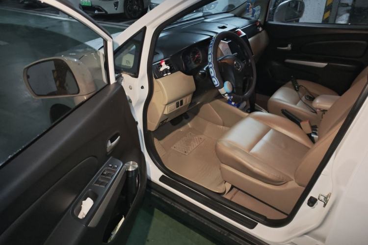 Used Venucia R50 2012 1.6L Automatic Prestige Edition Driver Seat