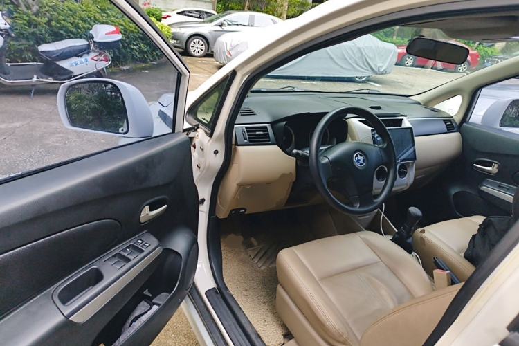 Used Venucia R50 2012 1.6L Manual Luxury Edition Driver Seat