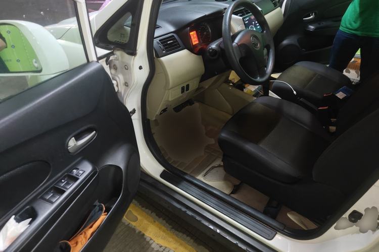 Used Venucia R50 2012 1.6L Automatic Comfort Edition Driver Seat
