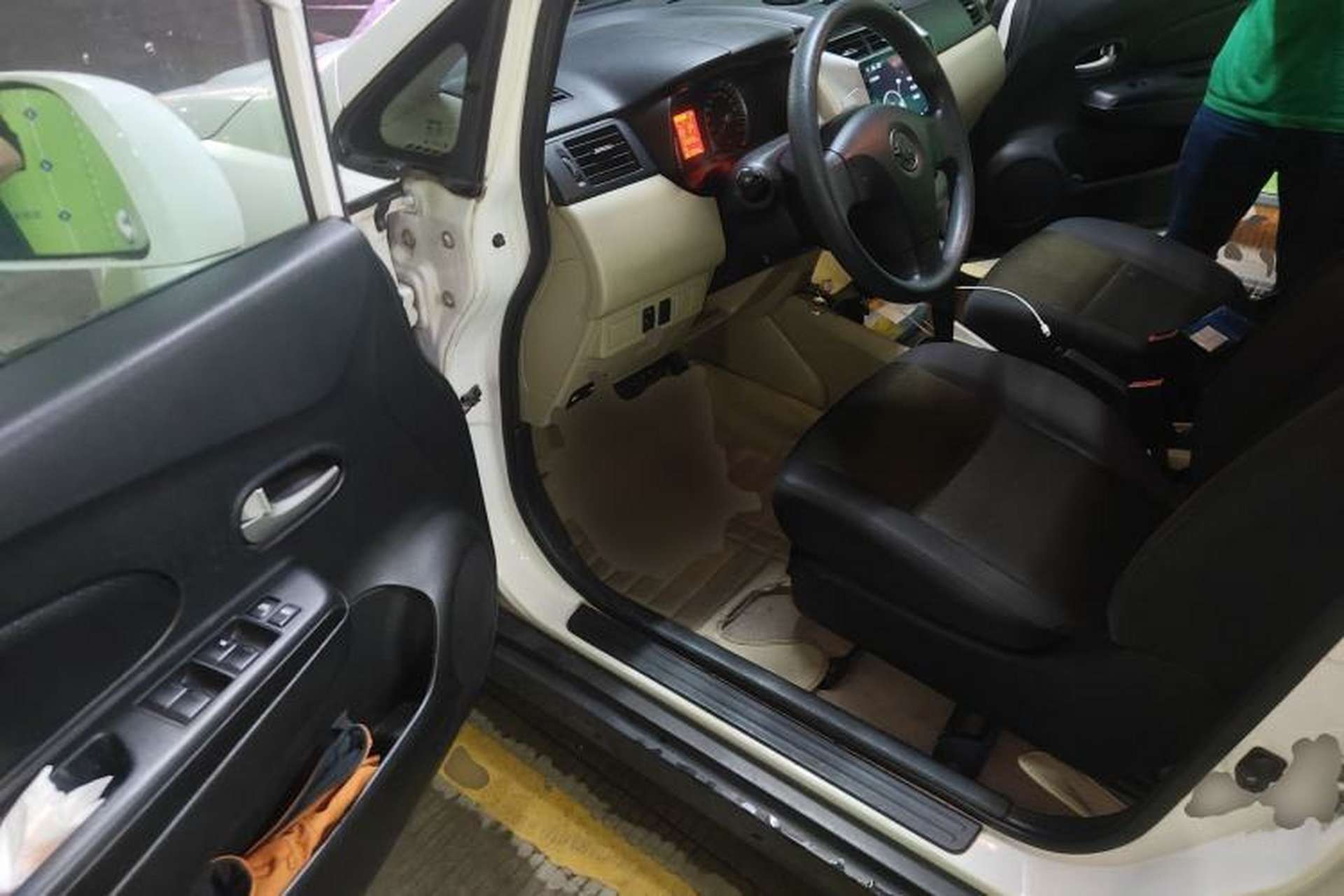 Used Venucia R50 2012 1.6L Automatic Comfort Edition Driver Seat