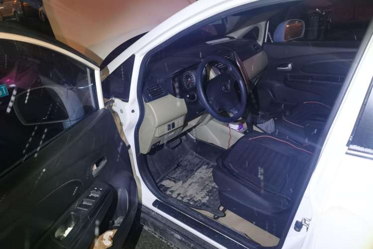 Used Venucia R50 2012 1.6L Automatic Comfort Edition Driver Seat